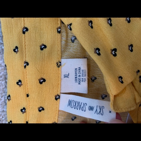 Collared/Cropped Blouse - Picture 3 of 3